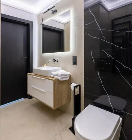 Leeloo アパートホテル