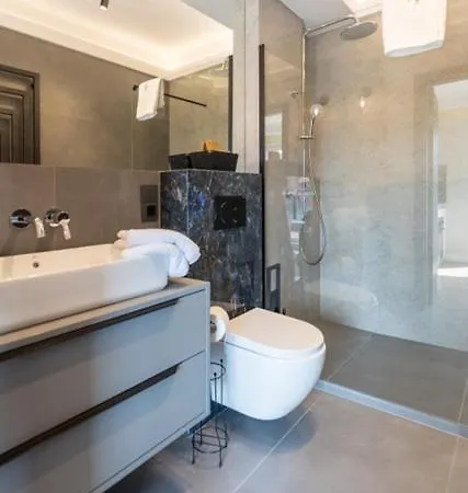 アパートホテル Leeloo