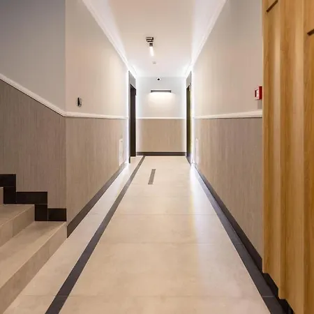 Leeloo アパートホテル Człuchów