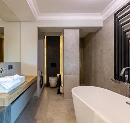 アパートホテル Leeloo