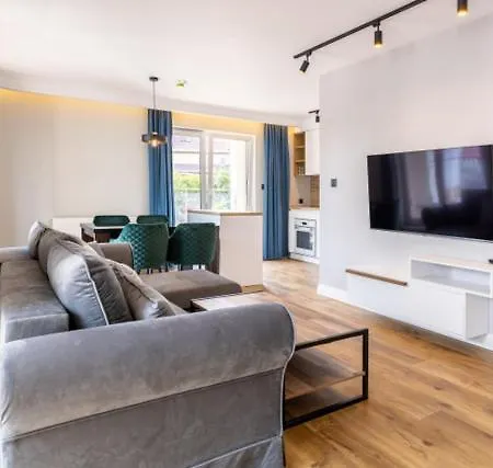 アパートホテル Leeloo