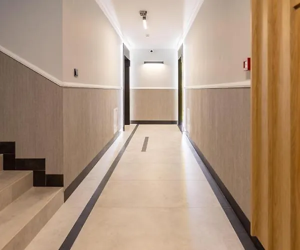 Leeloo Lägenhetshotell Człuchów