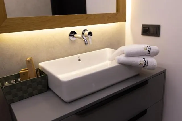 Lägenhetshotell Leeloo 3*